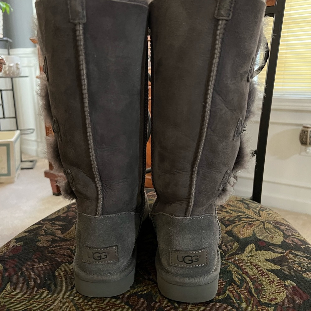 UGG Women's Bailey Button Triplet - Picture 4 of 14
